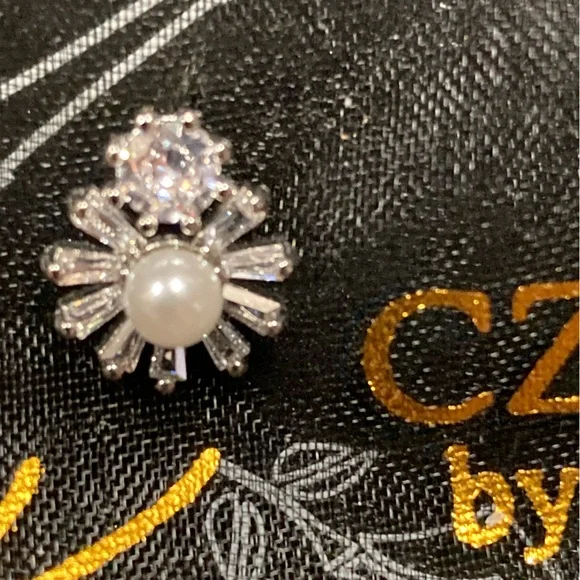 NIB KENNETH JAY LANE CZ earrings.A stud w/baguette CZs & a “pearl” in the center - Picture 5 of 6